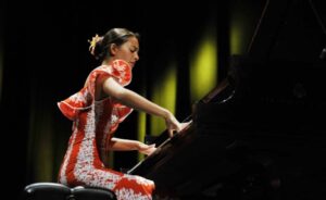Activist and classical pianist Mahani Teave to perform in Middlebury
