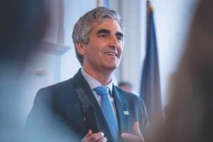 Burlington mayor to step down after 12 years, eyes statewide office