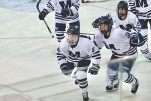 Women’s hockey erupts past Ephs