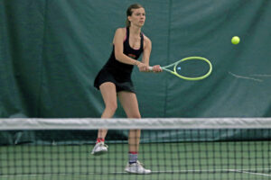 UPDATED: Girls’ tennis splits a pair of matches