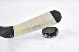 MUHS girls’ hockey takes one, drops one
