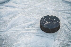 MUHS boys’ hockey earns fifth win of season in nailbiter