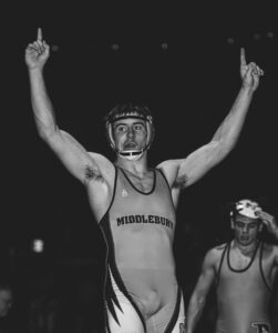 Avery Carl wins wrestling scholarship