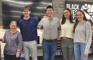 DAR awards top area students