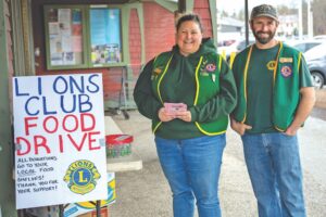 Middlebury Lions gather food