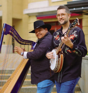Cornwall barn provides intimate setting for Larry & Joe