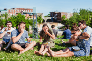 Foodaroo celebrates 10 years of fabulous food with cupcakes