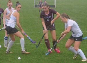 Field hockey teams split games