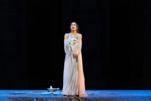 Sleepwalking-bride-to be stars in romantic tale of ‘La Sonnambula’