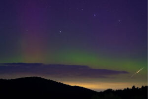 Look Up: Aurorae and comets galore