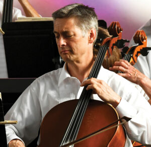 Violin and cello duet performs ‘off stage’ in Vergennes