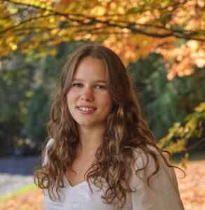 Louisa Guilmette receives DAR Good Citizen Award