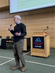 Welch touts farm repair freedom