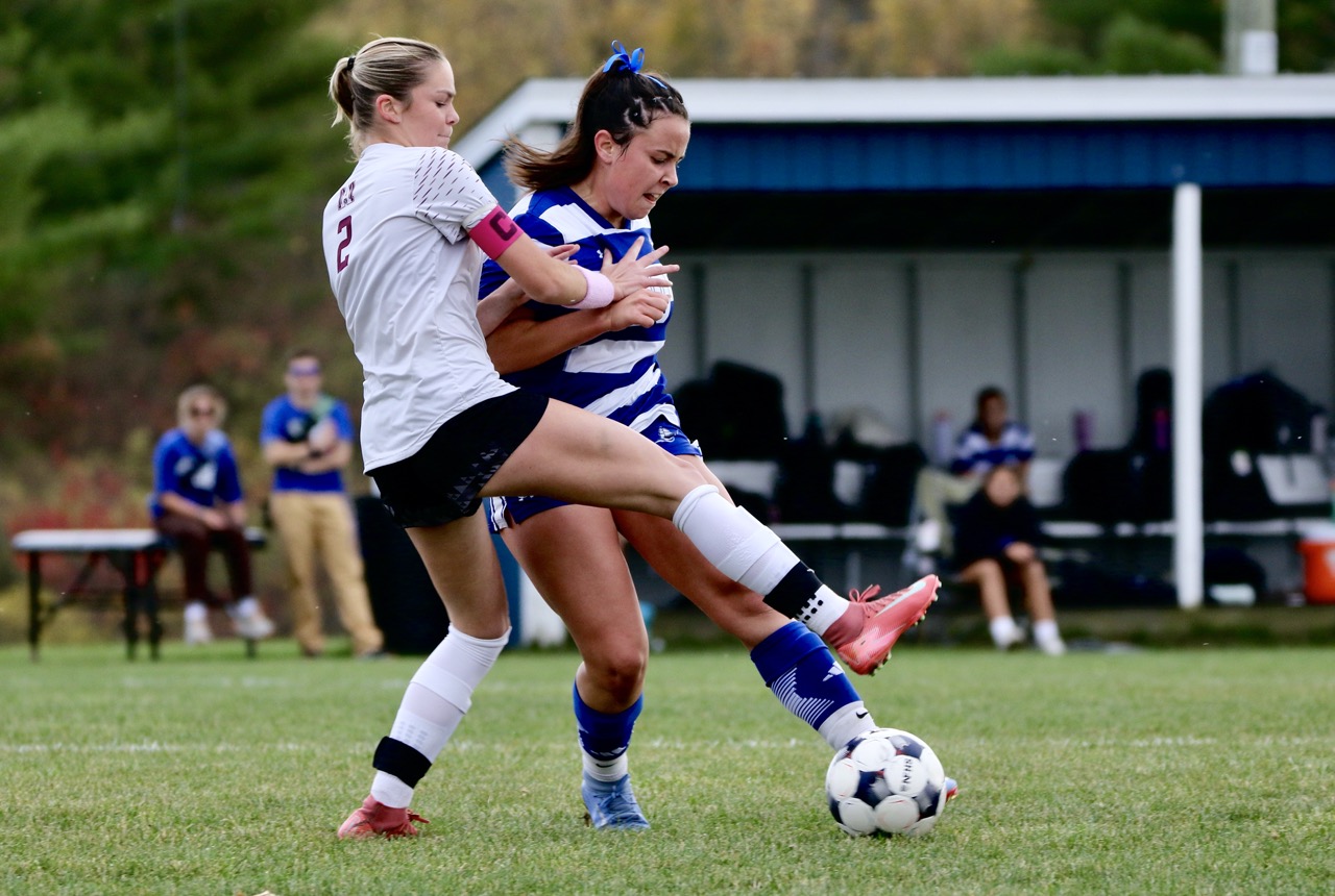 Commodore girls’ soccer defeats Eagles