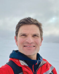 Middlebury alum discusses backcountry survival book